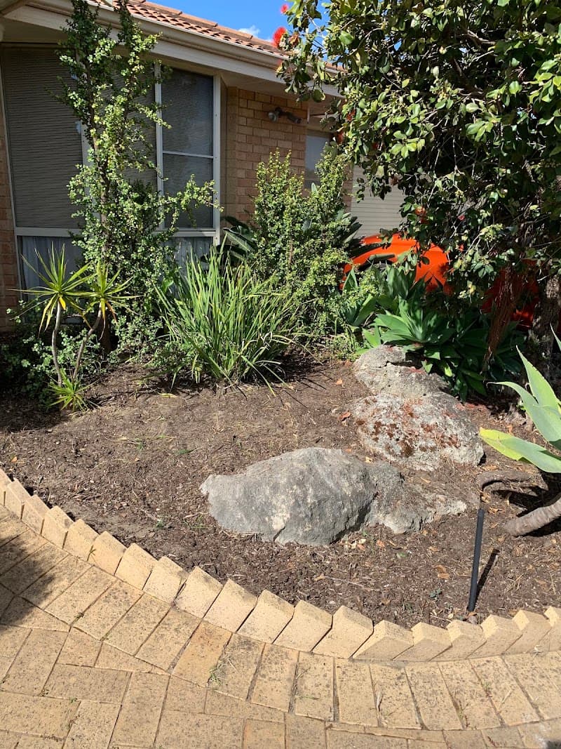 Gardener Co landscaping work in Como