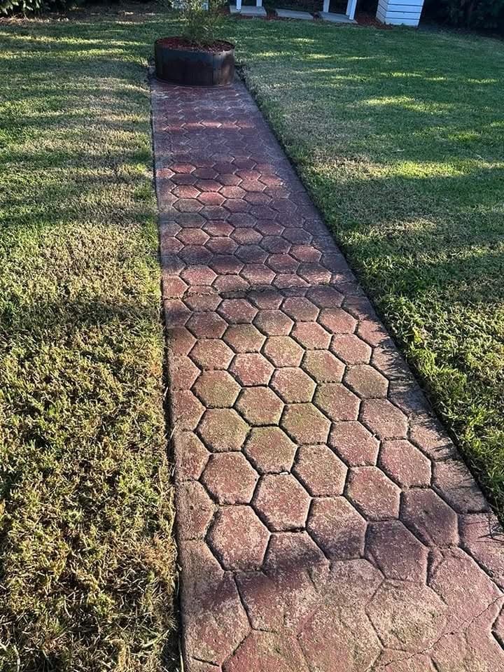 Geelong Mow Co gardening work in East Geelong