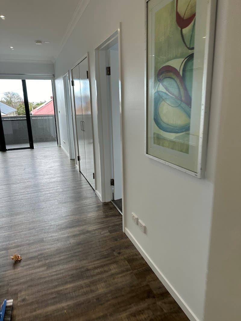 George.Painting - Lake Macquarie & Newcastle painter work in Cooranbong