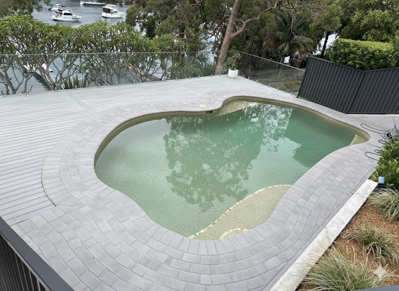 Glass Fence Supplies fencing work in Kirrawee