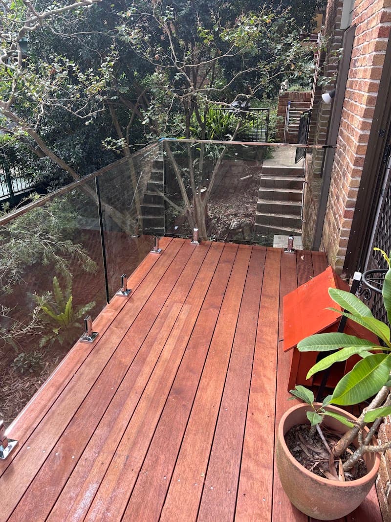 Glass Fence Supplies fencing work in Kirrawee