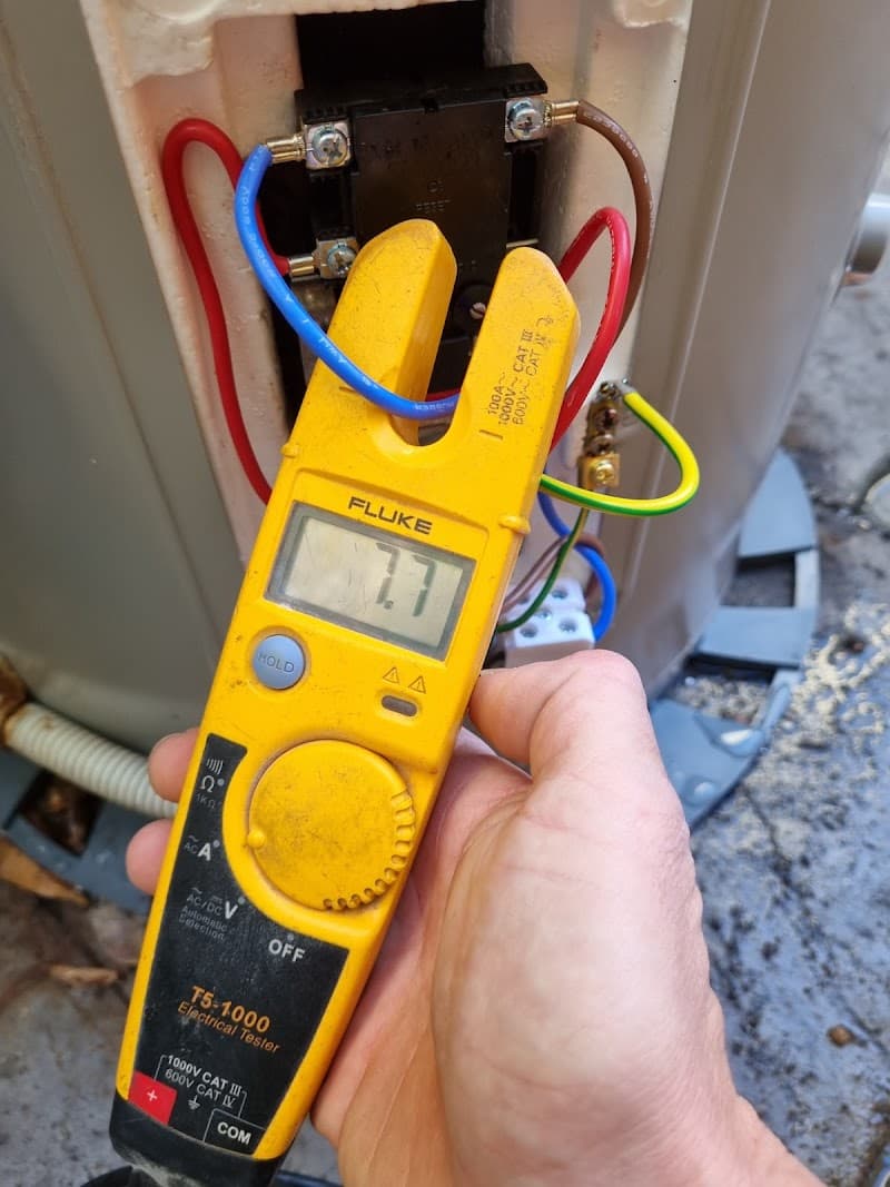 Gold Coast Better Electrical electrician work in Parkwood