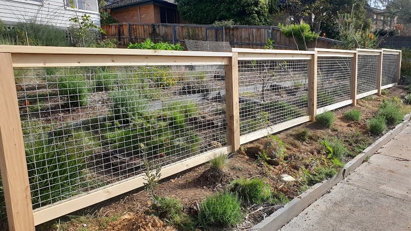 Gold Coast Fencing and Gates fencing work in Labrador