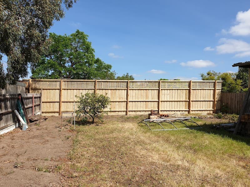 Gold Coast Fencing and Gates fencing work in Labrador