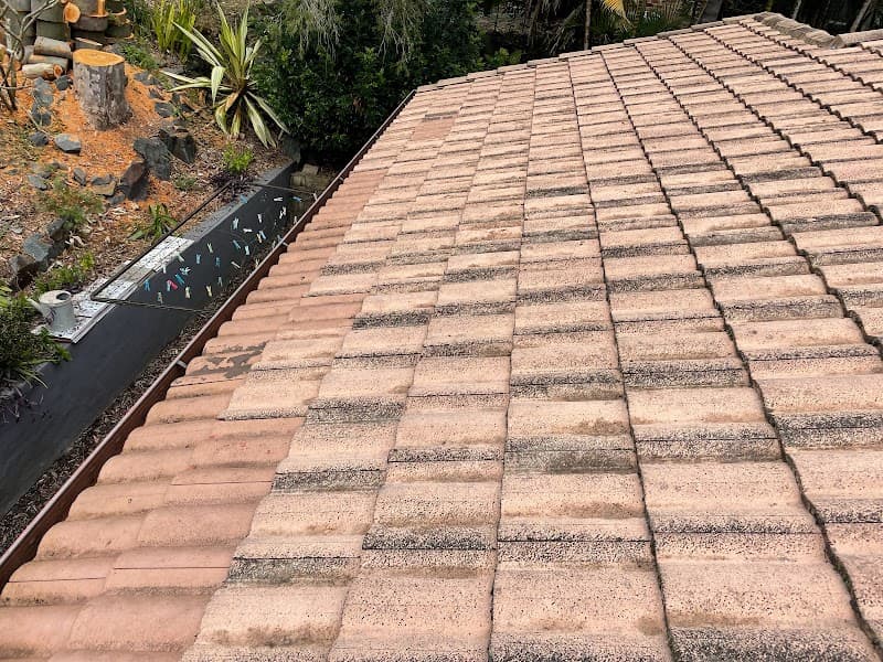 Gold Coast Gutter Cleaning gutter cleaning work in Tallebudgera