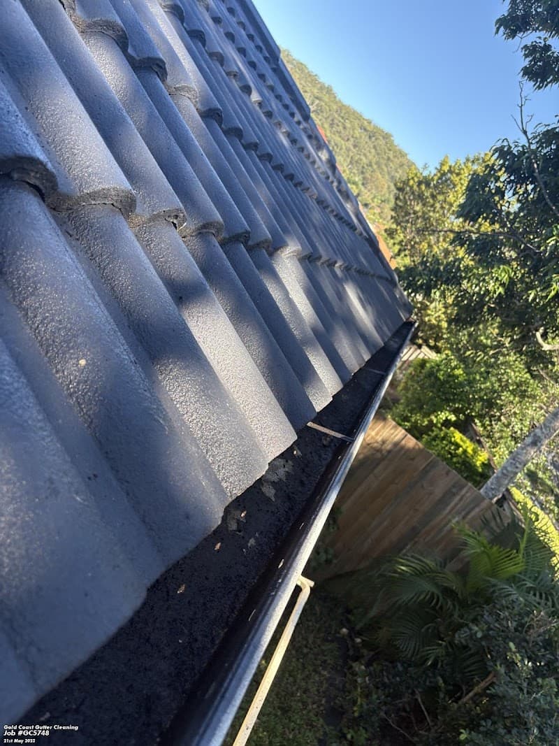 Gold Coast Gutter Cleaning gutter cleaning work in Tallebudgera