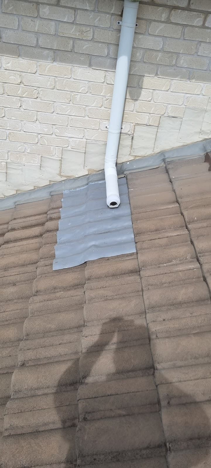 GOLD COAST tiled roof repairs roofing work in Clear Island Waters