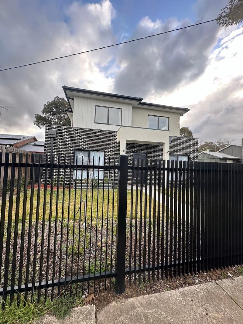 Golden fence fencing work in Dandenong South