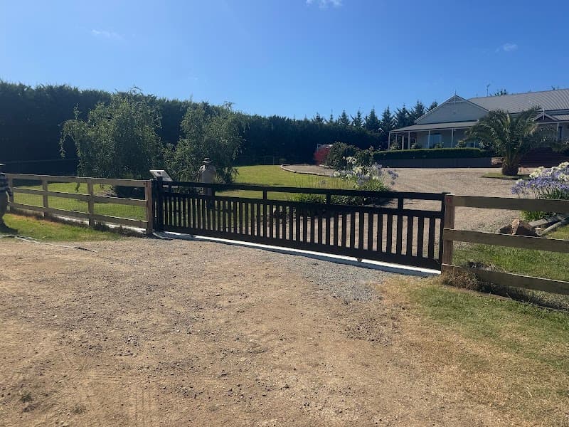 Golden fence fencing work in Dandenong South