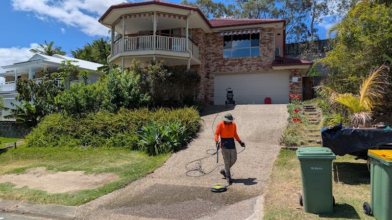 Golden Hands Pressure Cleaning pressure washing work in Highgate Hill