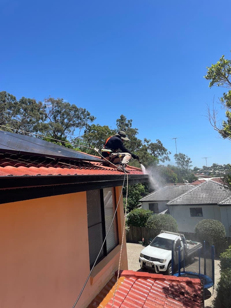 Golden Hands Pressure Cleaning pressure washing work in Highgate Hill