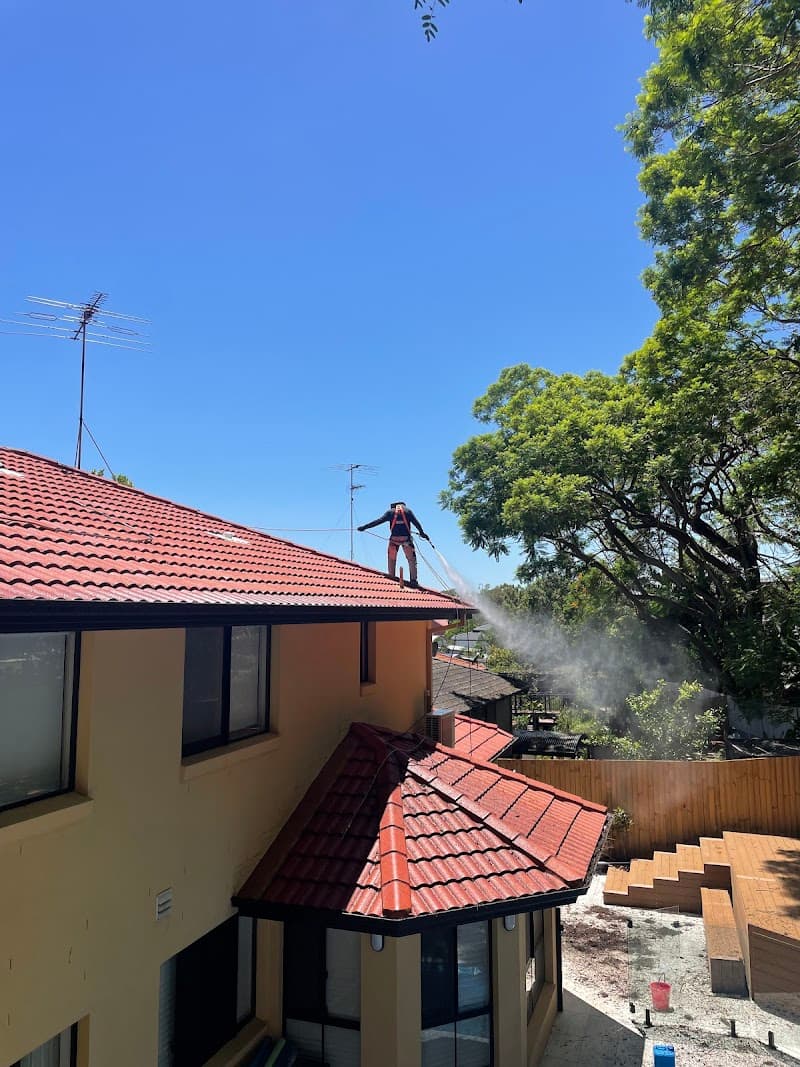 Golden Hands Pressure Cleaning pressure washing work in Highgate Hill