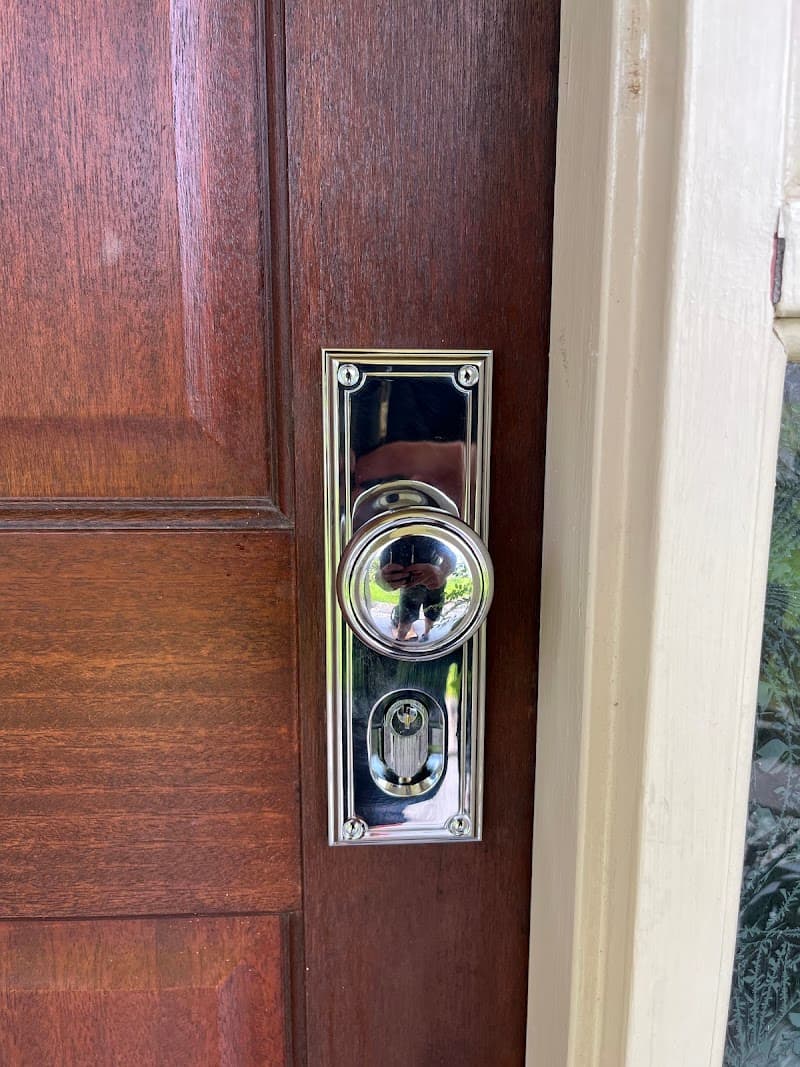 Grace Locksmiths locksmith work in Manoora