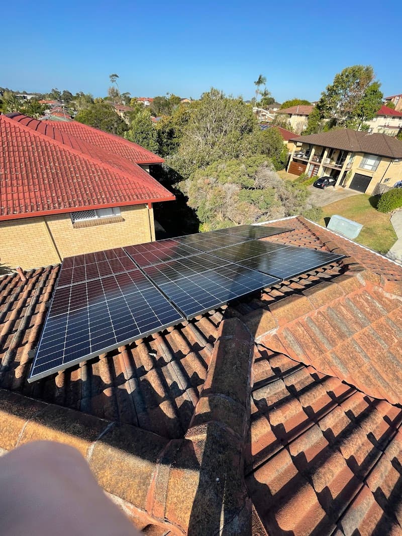 Green Solar solar panel installation work in Stones Corner