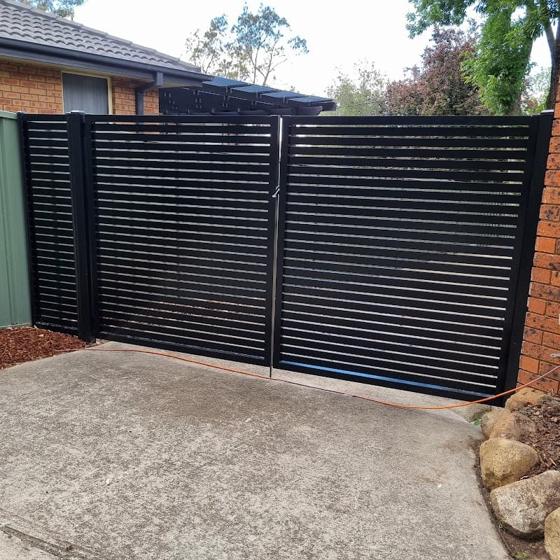 Guardian fencing fencing work in Fadden