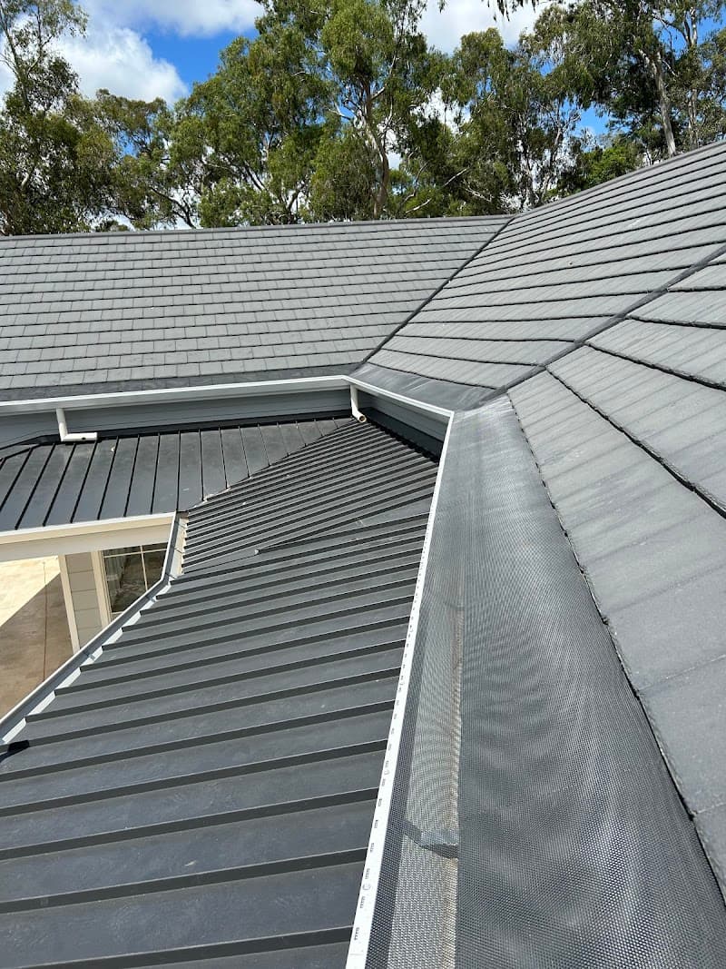 Gutter Guard Gold Coast gutter cleaning work in Helensvale