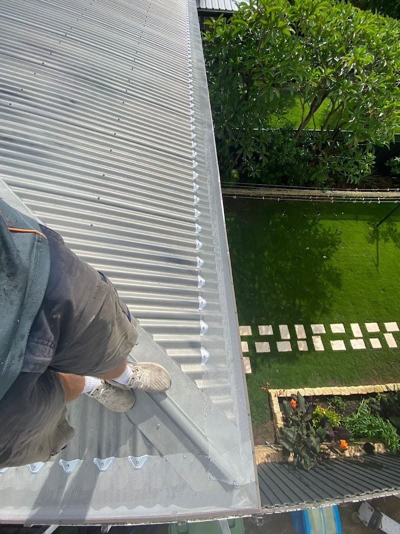 Gutter Guards Brisbane - Gutterknight gutter cleaning work in Hawthorne