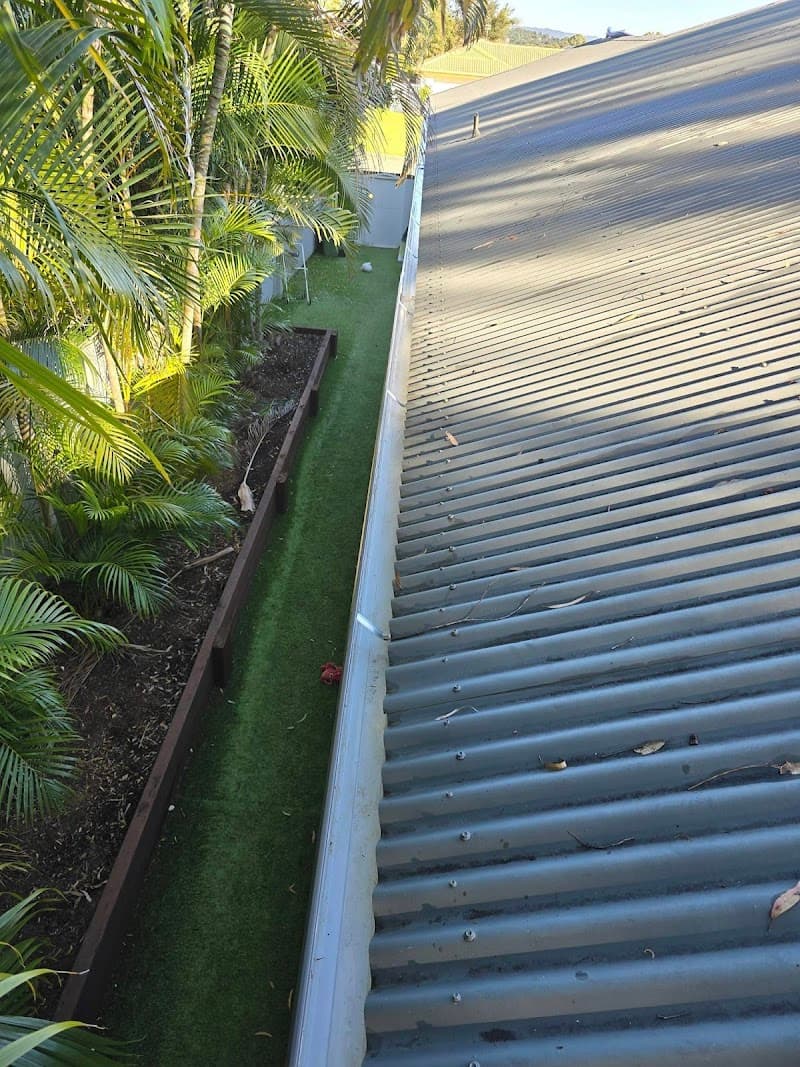 Gutters Blocked gutter cleaning work in Upper Coomera