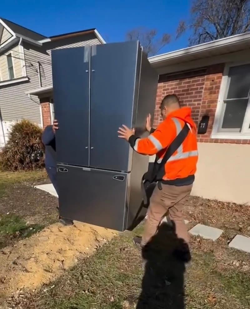 Guys with truck - Removals & Deliveries removalist work in Dandenong