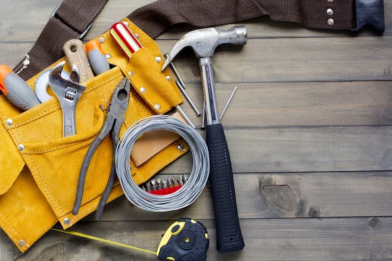 HANDILEC - Electrician & Handyman handyman work in Bungalow