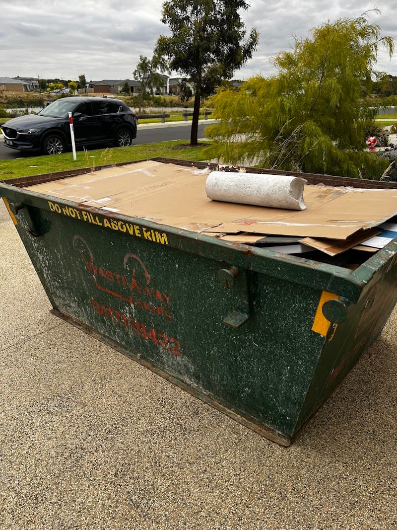 Harry's Bins Geelong - Local Skip Bins Hire Geelong rubbish removal work in Highton