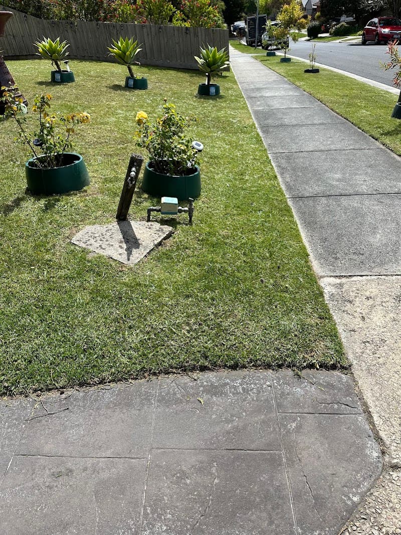 Hawkeye Mowing services lawn care work in Frankston