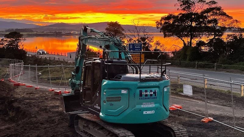 Headlam Howlett Excavations Pty Ltd demolition work in Grasstree Hill