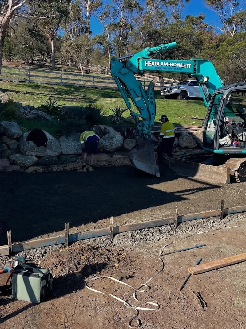 Headlam Howlett Excavations Pty Ltd demolition work in Grasstree Hill