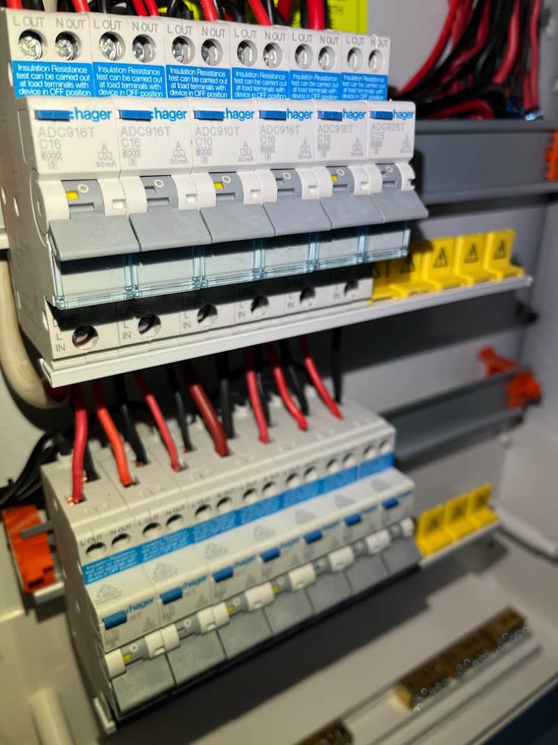 Hendricks Electrics electrician work in Frankston South