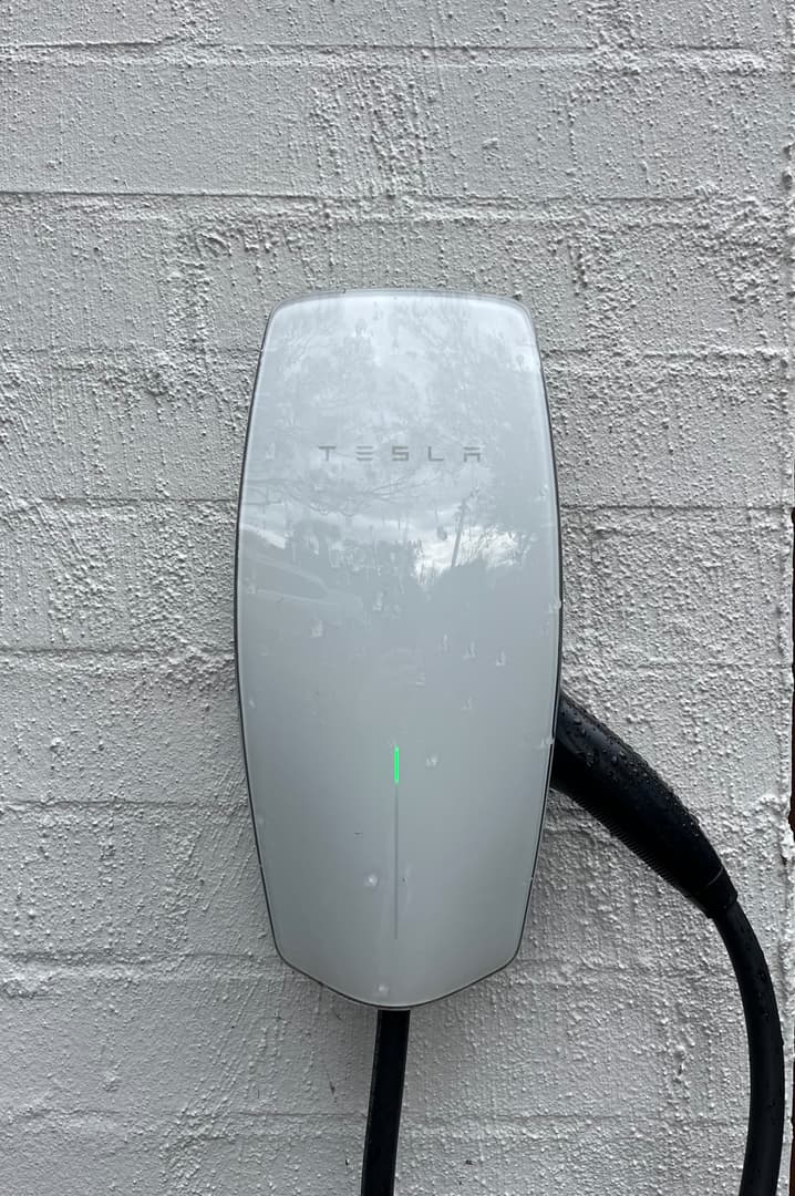 Hendricks Electrics electrician work in Frankston South