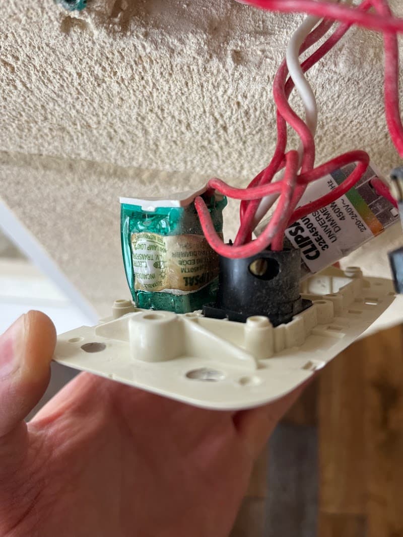 Hendricks Electrics electrician work in Frankston South