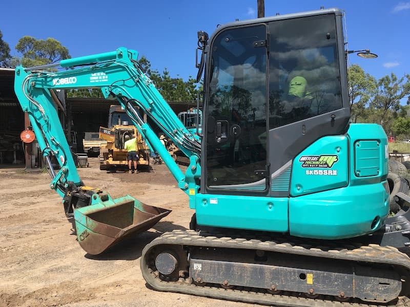 HERVEY BAY DROTT HIRE demolition work in Susan River