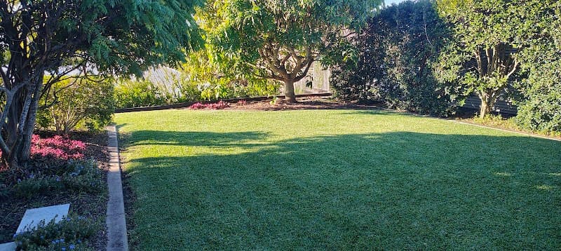 Hervey Bay Lawnmowing gardening work in Kawungan