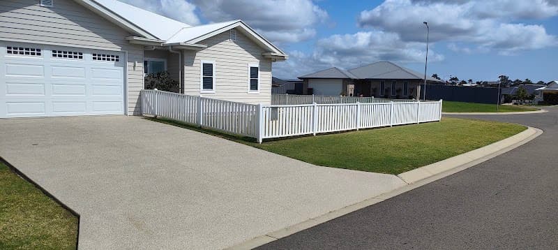 Hervey Bay Lawnmowing gardening work in Kawungan