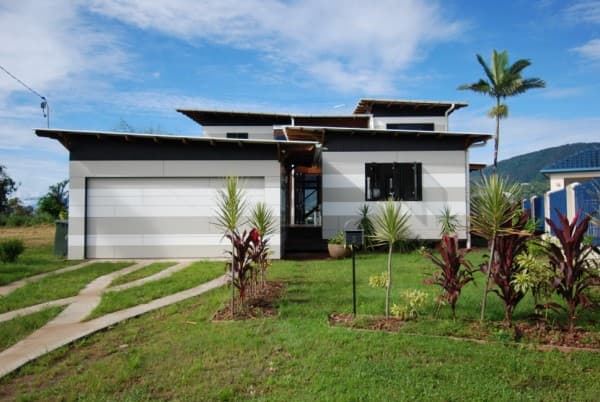 Hervey Bay Roofing and Gutter - Top Quality Roofing Services gutter cleaning work in Pialba