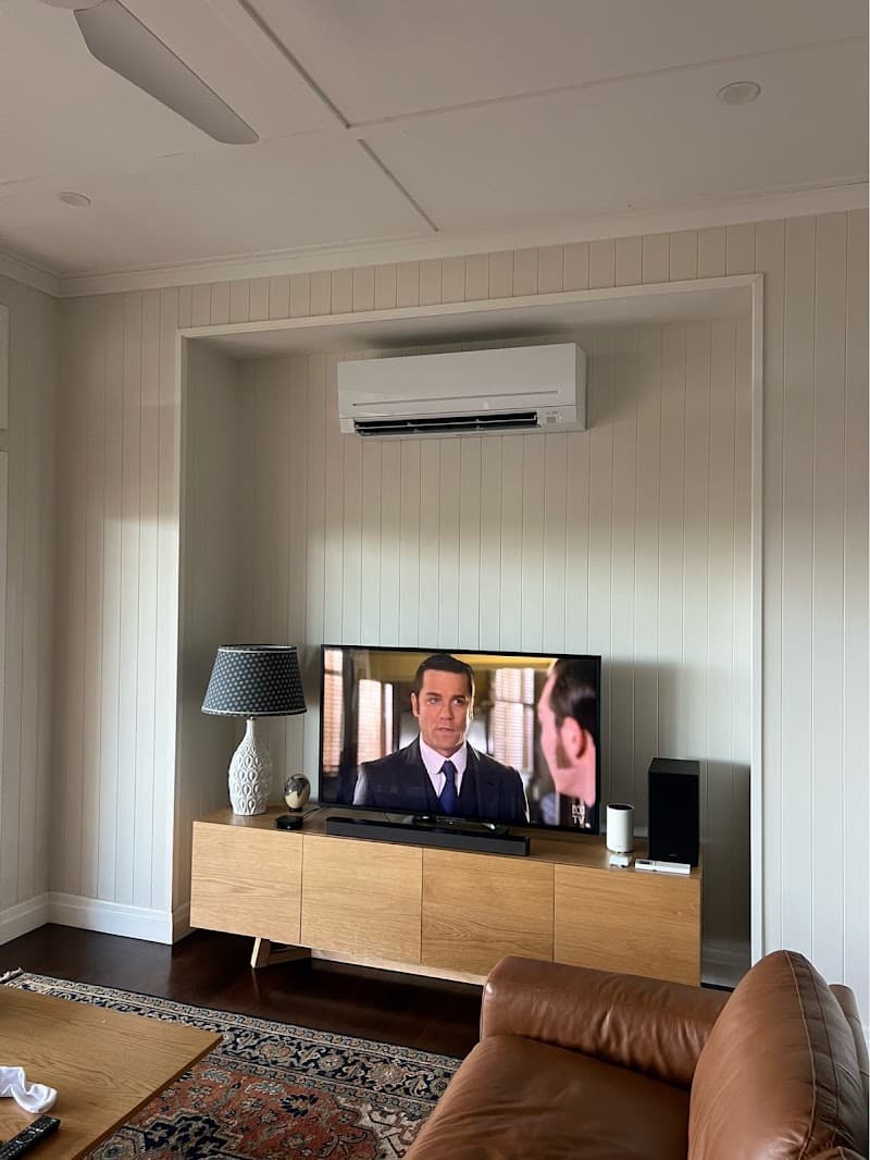 Holliday Electrical electrician work in Enoggera