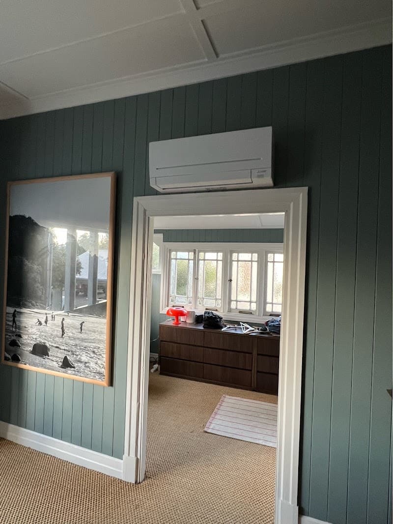 Holliday Electrical electrician work in Enoggera