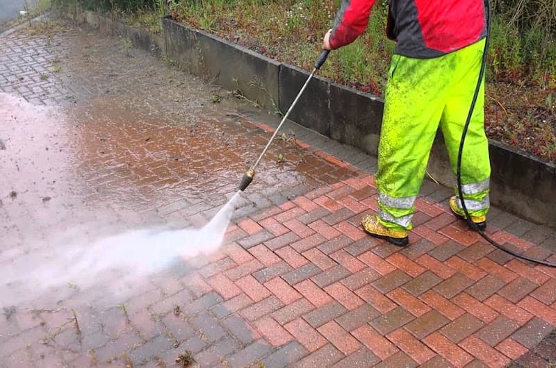 Hydro Blast | Pressure Cleaning Services pressure washing work in North Geelong
