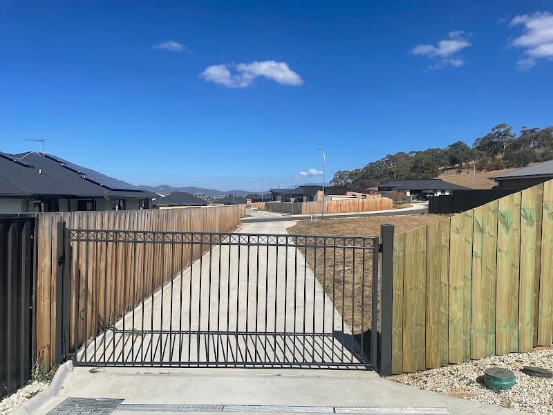 Ideal Fencing and Welding fencing work in Cambridge
