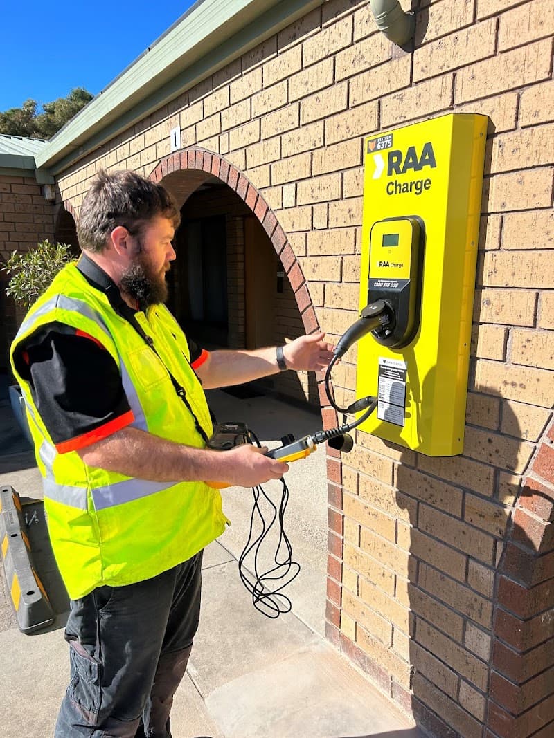 iElectrical & Communications electrician work in Stepney