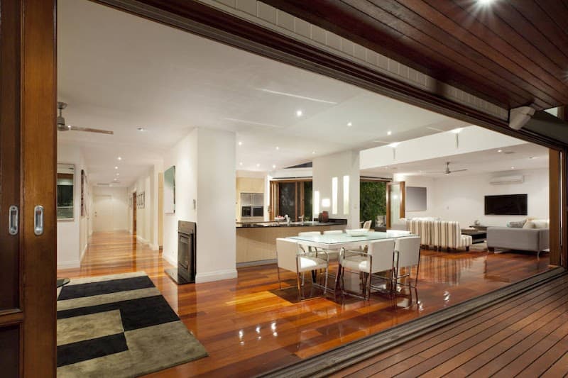 iElectrical & Communications electrician work in Stepney