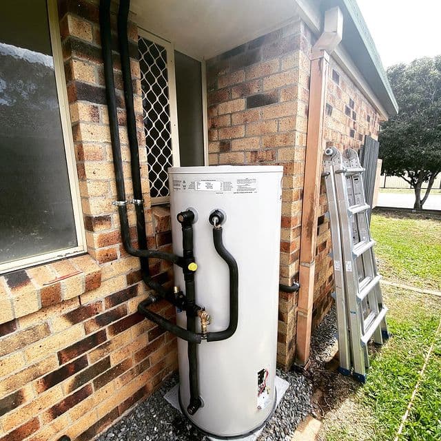 Inflo Plumbing and Maintenance Pty Ltd plumber work in Greenslopes