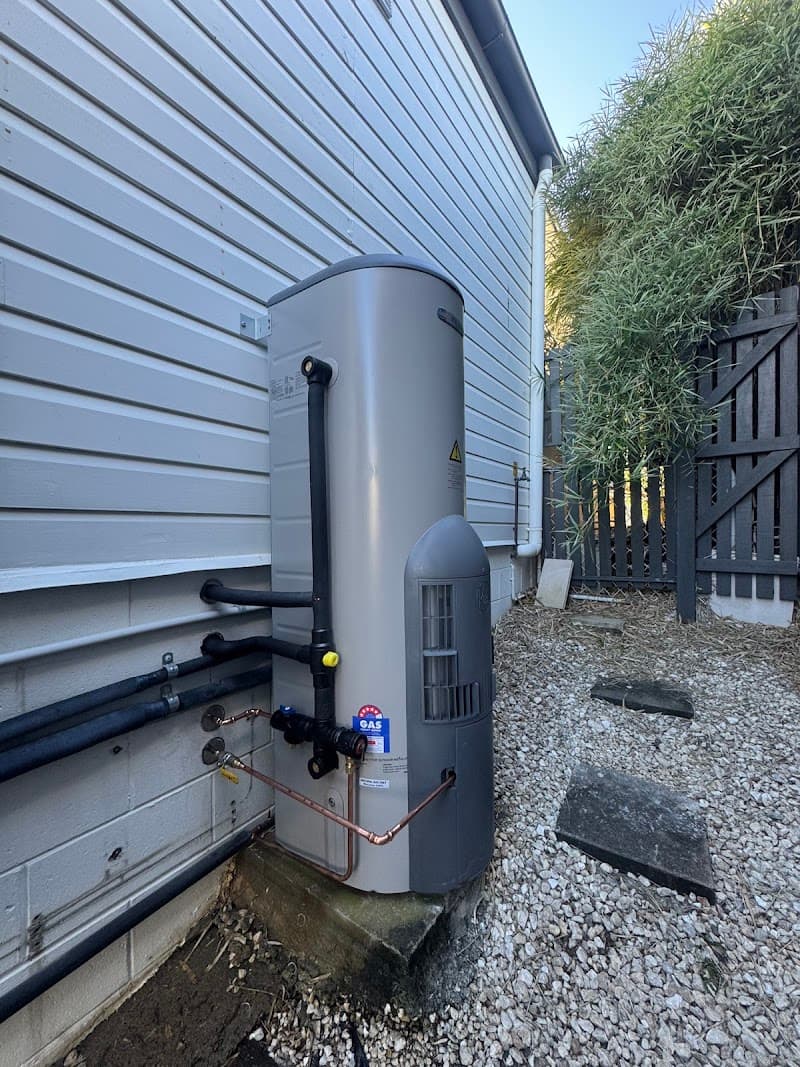 Inflo Plumbing and Maintenance Pty Ltd plumber work in Greenslopes