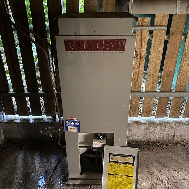 Inflo Plumbing and Maintenance Pty Ltd plumber work in Greenslopes