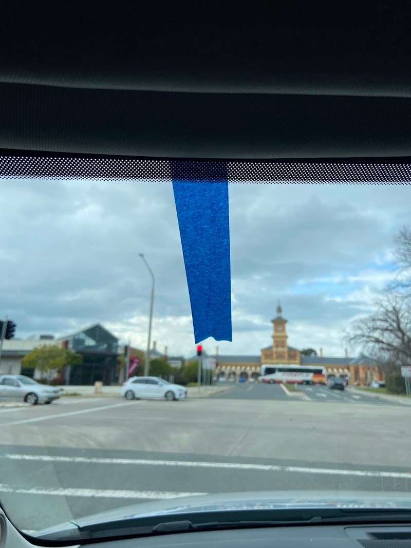 Instant Windscreens Albury-Wodonga - Repairs & Tinting glass & glazier work in Albury