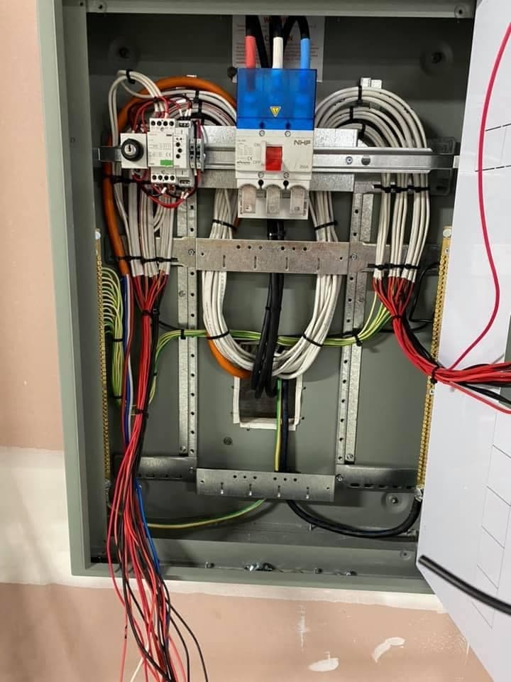 JB Electrical & Data electrician work in Ormiston