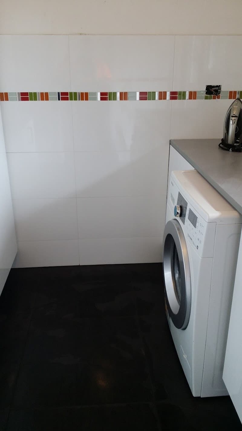 Jeff Tiling bathroom renovation work in Heathridge