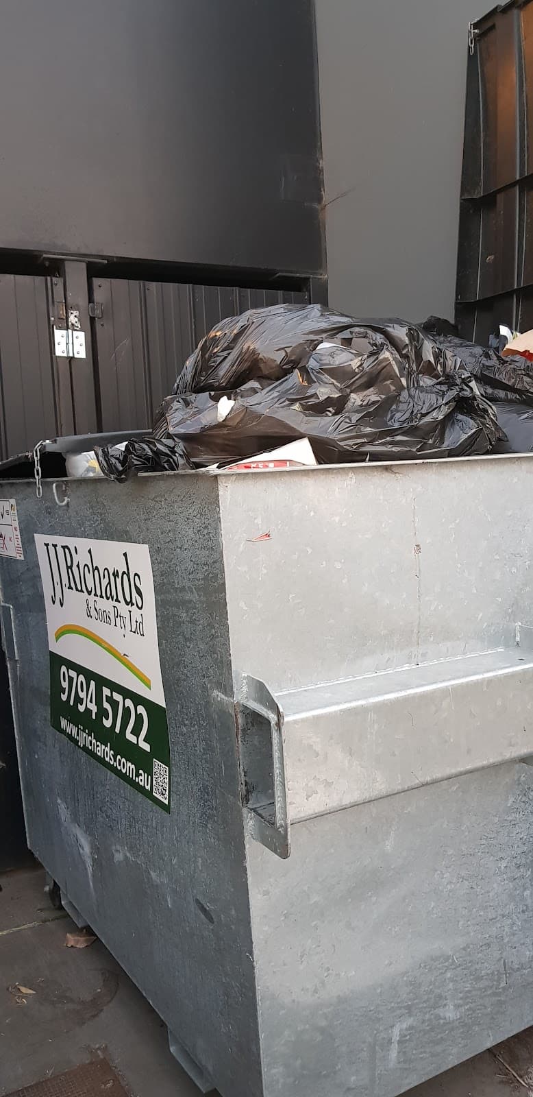 JJ Richards & Sons - Dandenong rubbish removal work in Dandenong South