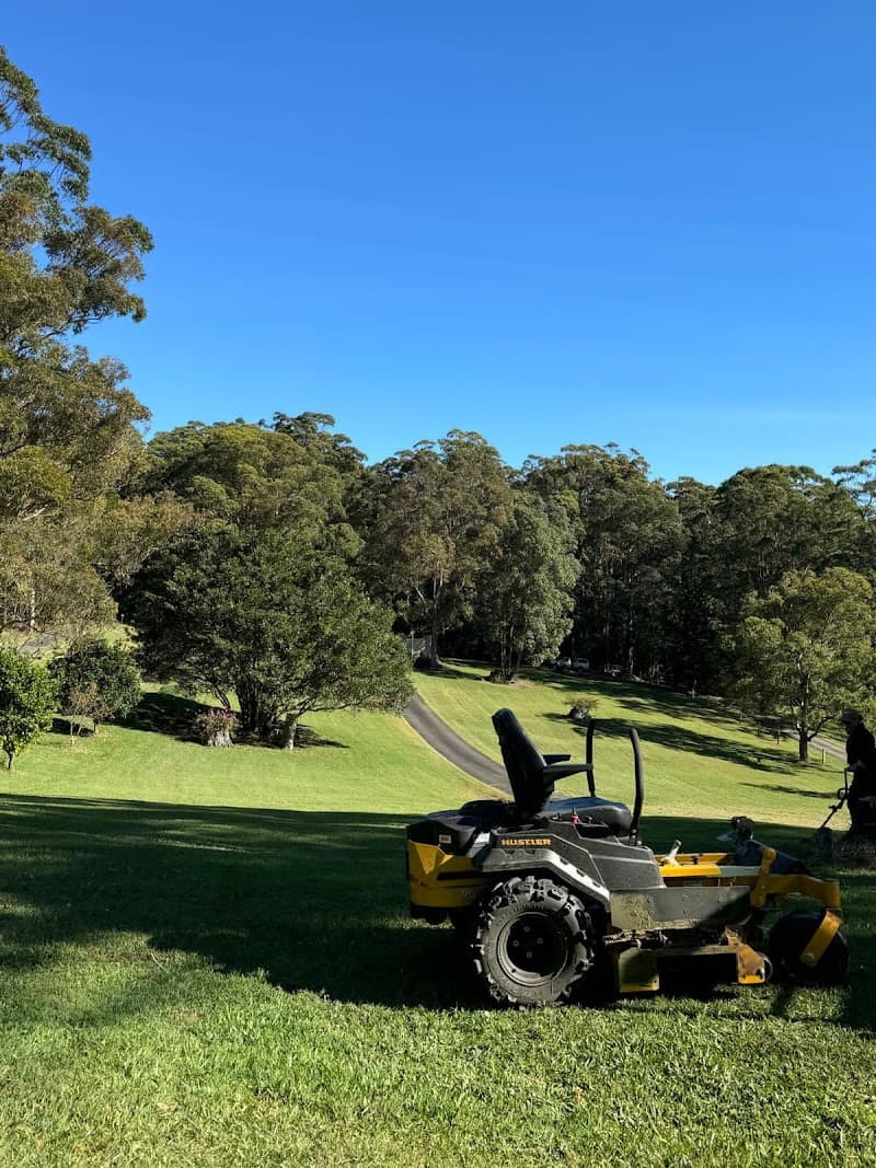 JMAC Mowing Gold Coast lawn care work in Advancetown