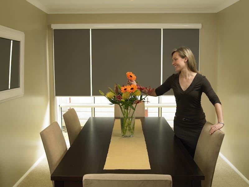 Just Roller Blinds curtains & blinds work in Delacombe